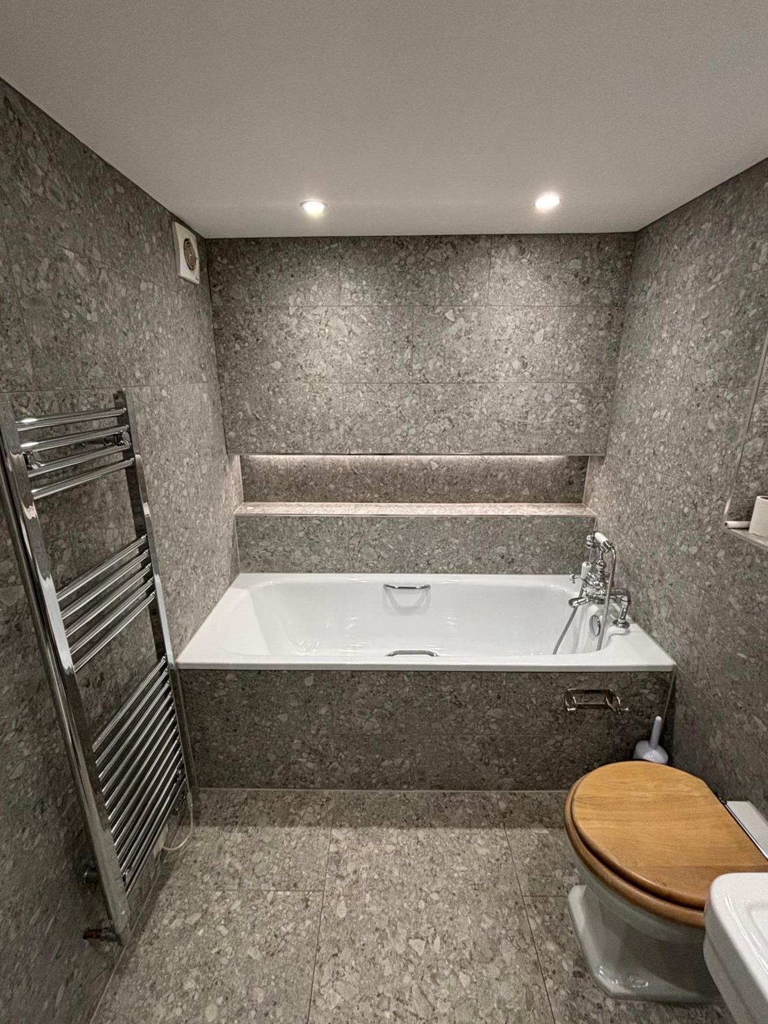 Отель The Windsor Town House Бат Экстерьер фото A bathtub