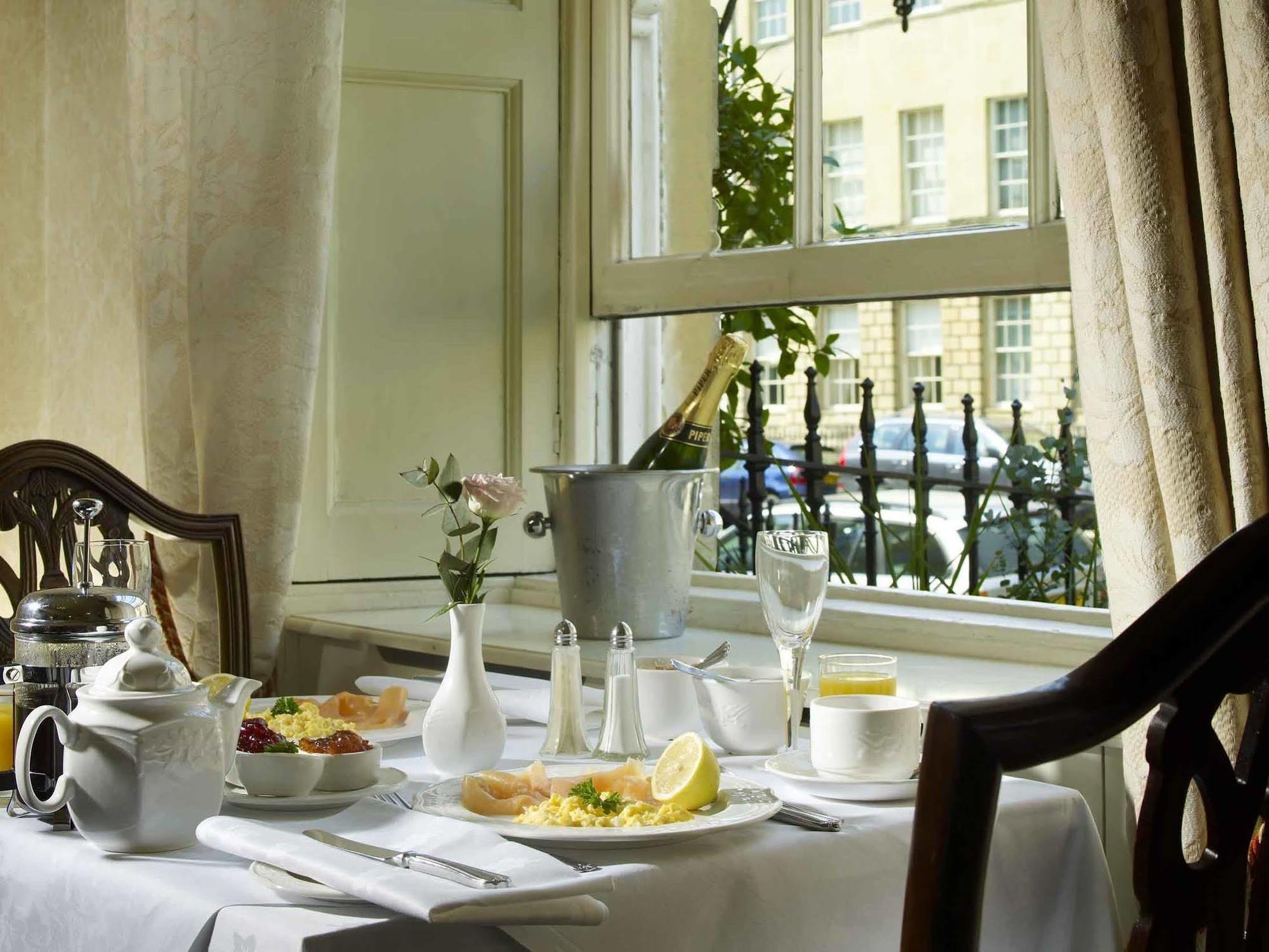 Отель The Windsor Town House Бат Экстерьер фото Breakfast at the hotel